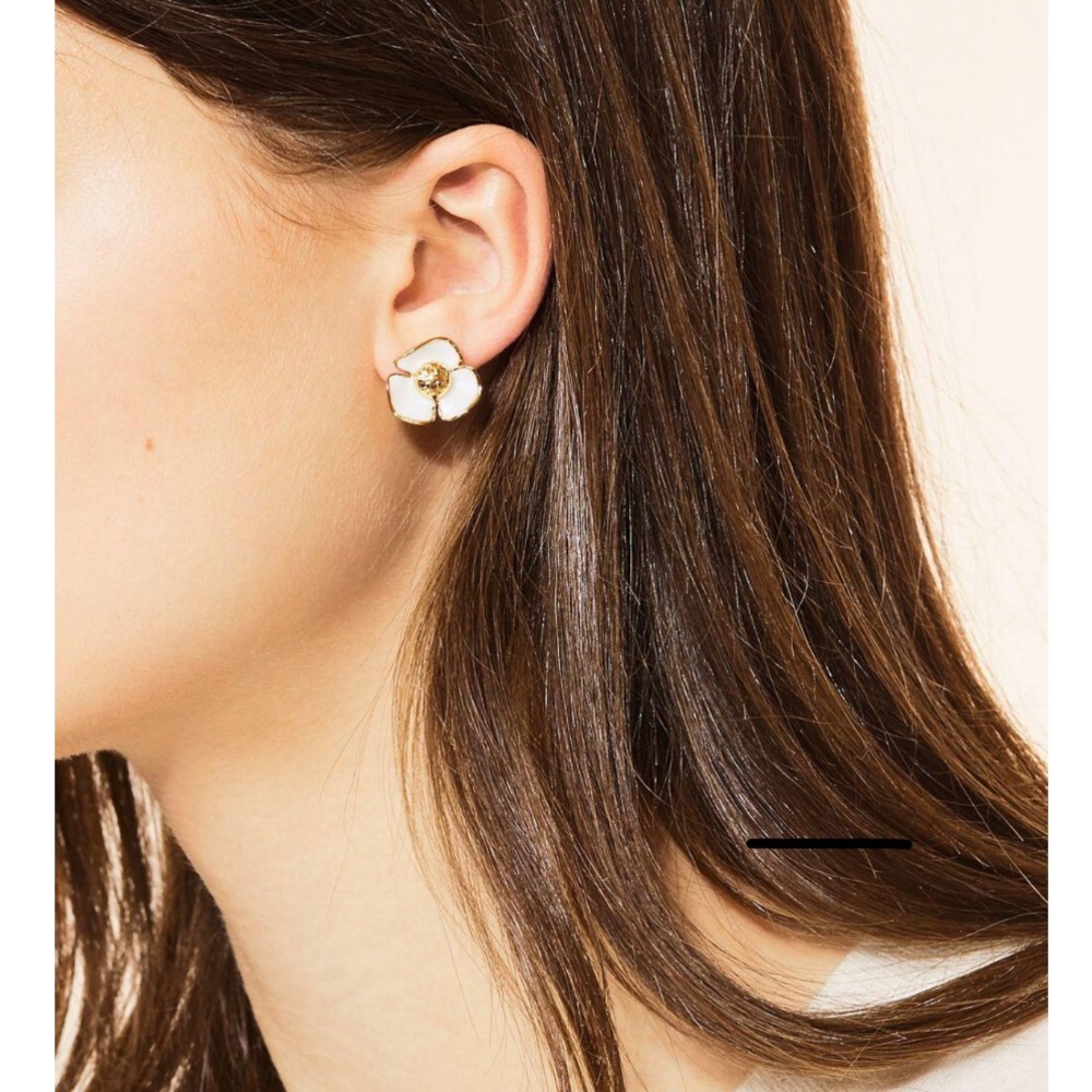 💕💕Tory Burch Ivory/Tory Gold Fleur Stud Earrings